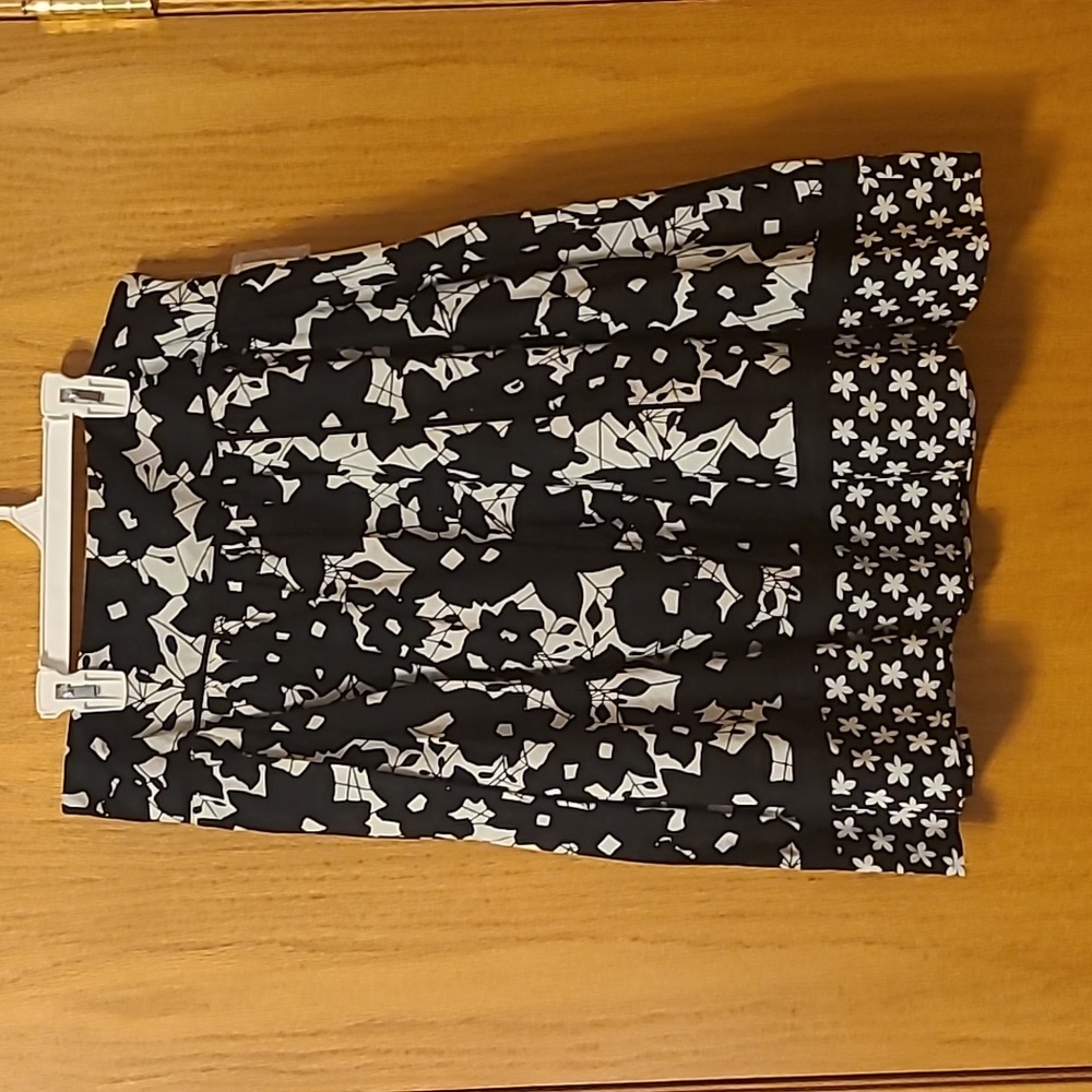 NWT APT 9 Floral Skirt Size 10